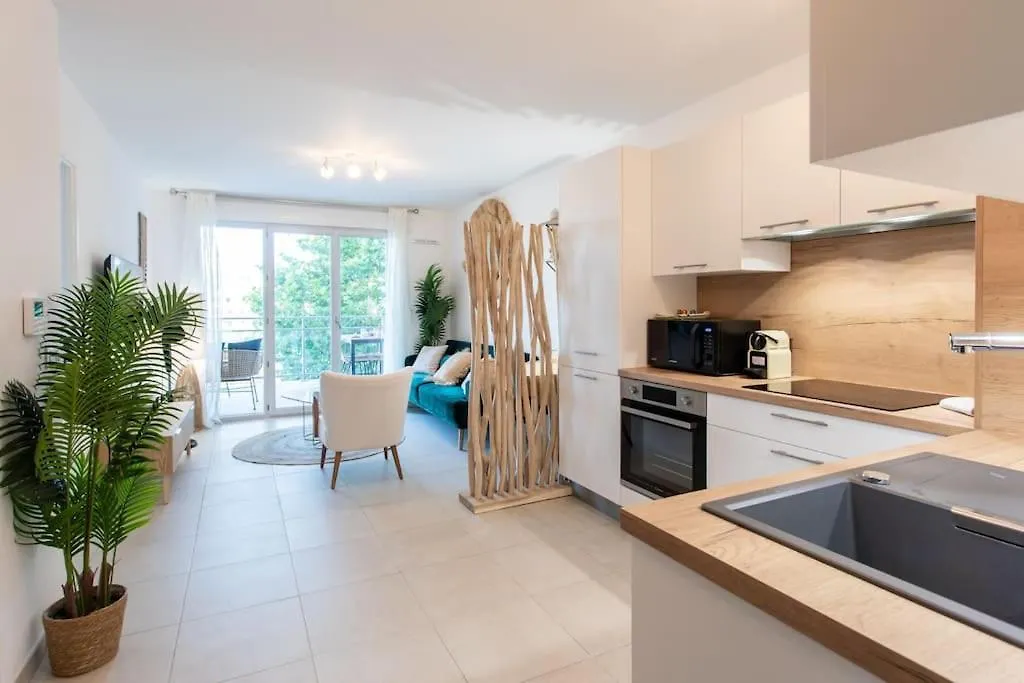 A12 - 1 Bdr Centre Train Station 5 Min Sea - Ac, Parking & Terrace Apartment Antibes