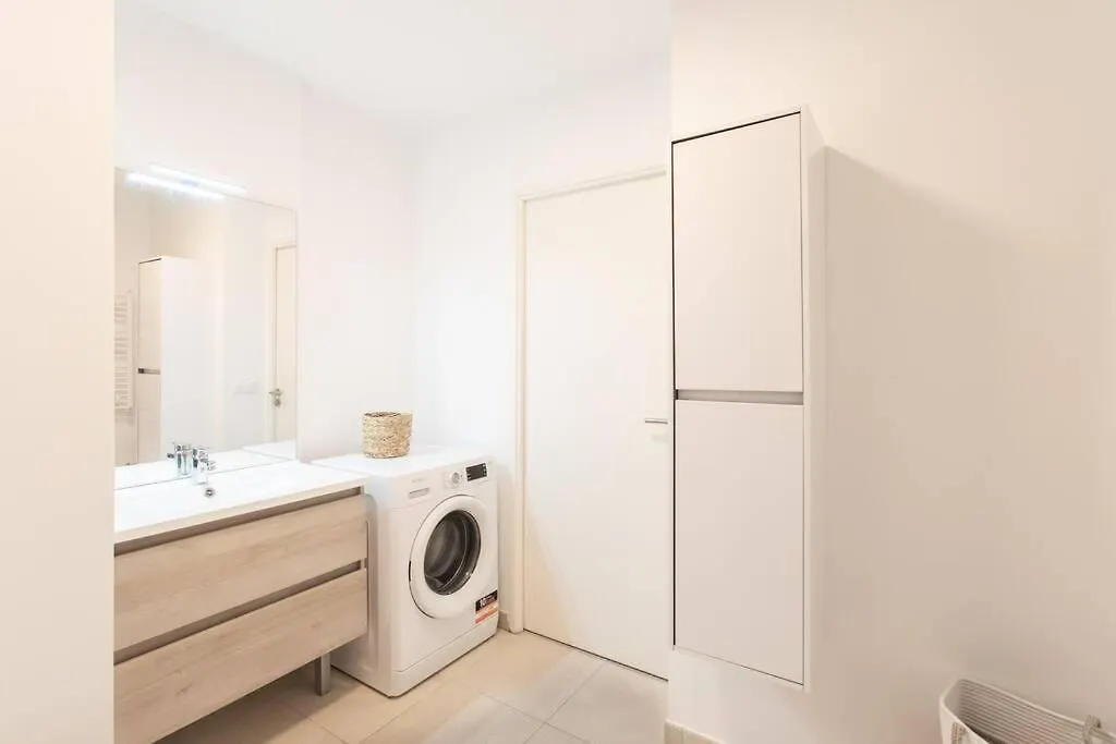 A12 - 1 Bdr Centre Train Station 5 Min Sea - Ac, Parking & Terrace Apartment Antibes