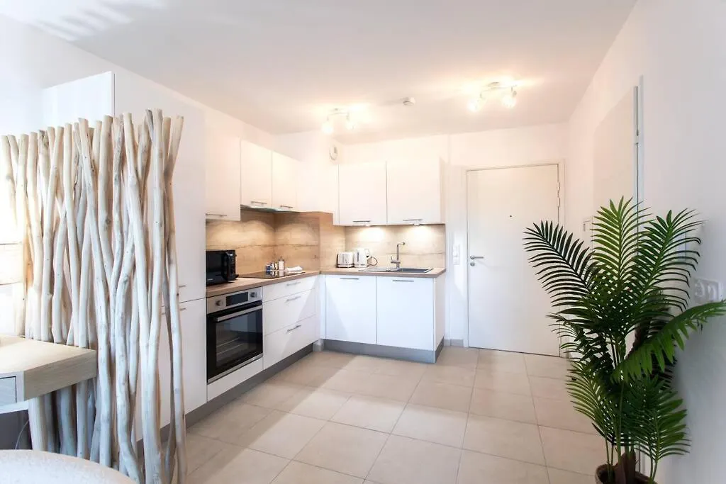 A12 - 1 Bdr Centre Train Station 5 Min Sea - Ac, Parking & Terrace Apartment Antibes France