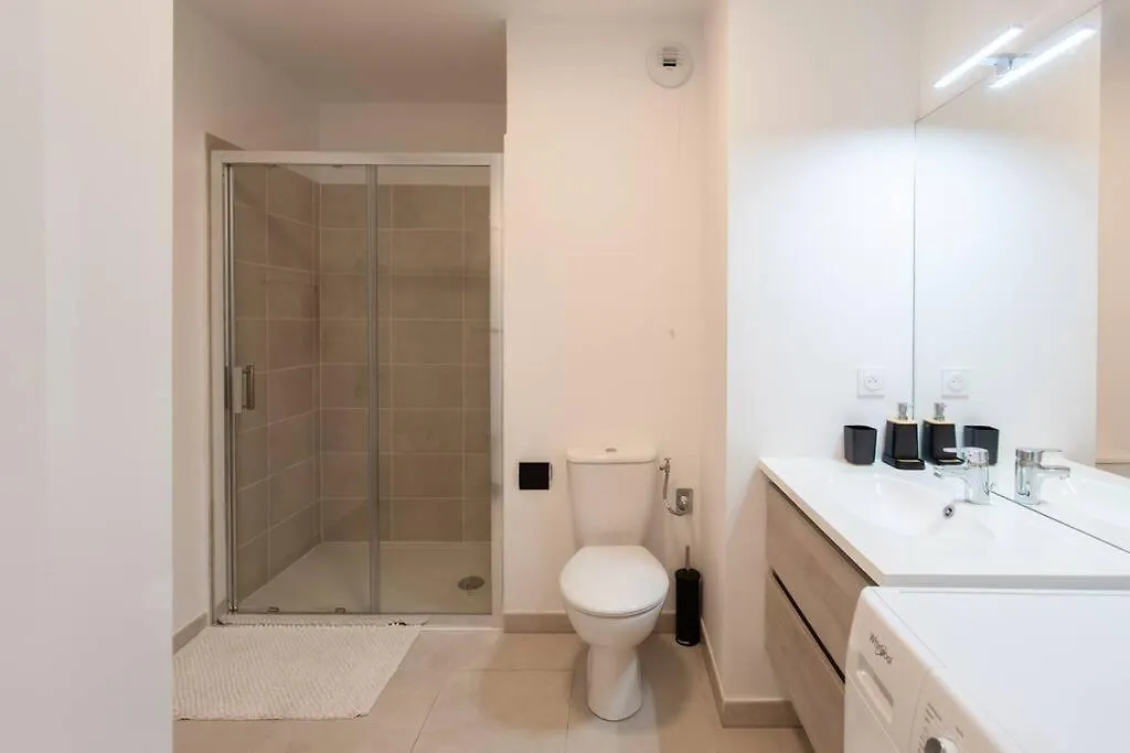 A12 - 1 Bdr Centre Train Station 5 Min Sea - Ac, Parking & Terrace Apartment Antibes