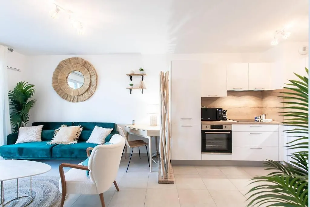 A12 - 1 Bdr Centre Train Station 5 Min Sea - Ac, Parking & Terrace Apartment Antibes