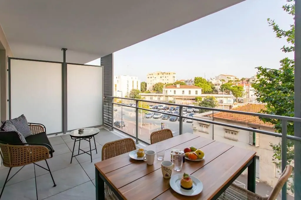 A12 - 1 Bdr Centre Train Station 5 Min Sea - Ac, Parking & Terrace contacts