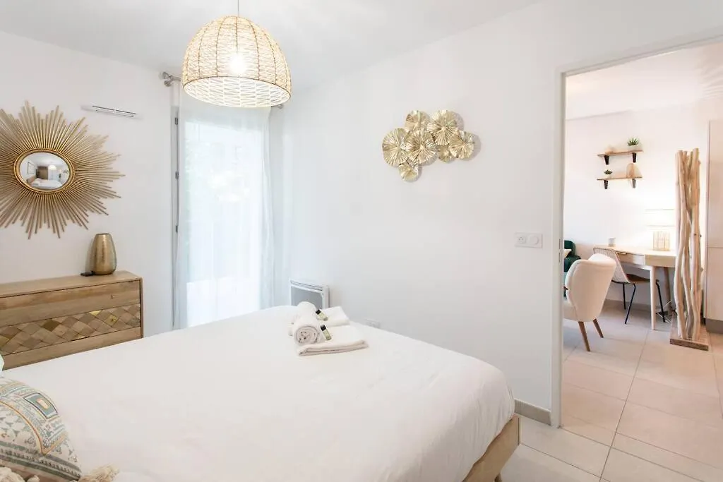 A12 - 1 Bdr Centre Train Station 5 Min Sea - Ac, Parking & Terrace Apartment Antibes