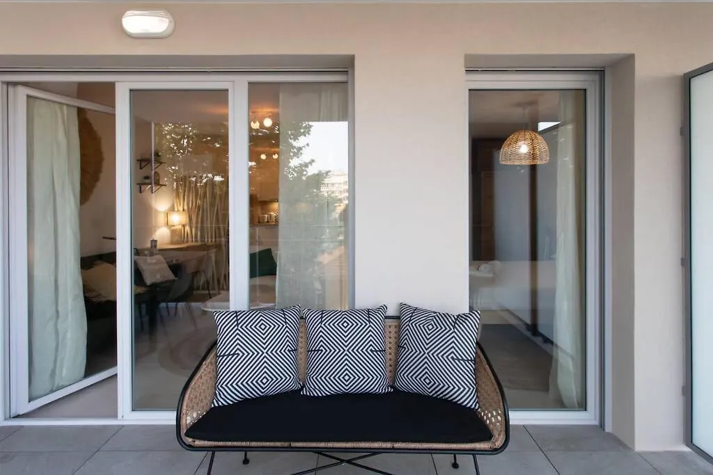 A12 - 1 Bdr Centre Train Station 5 Min Sea - Ac, Parking & Terrace Apartment Antibes