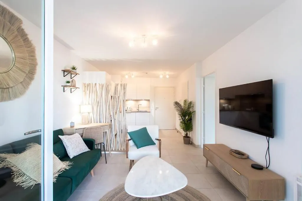 A12 - 1 Bdr Centre Train Station 5 Min Sea - Ac, Parking & Terrace Apartment Antibes