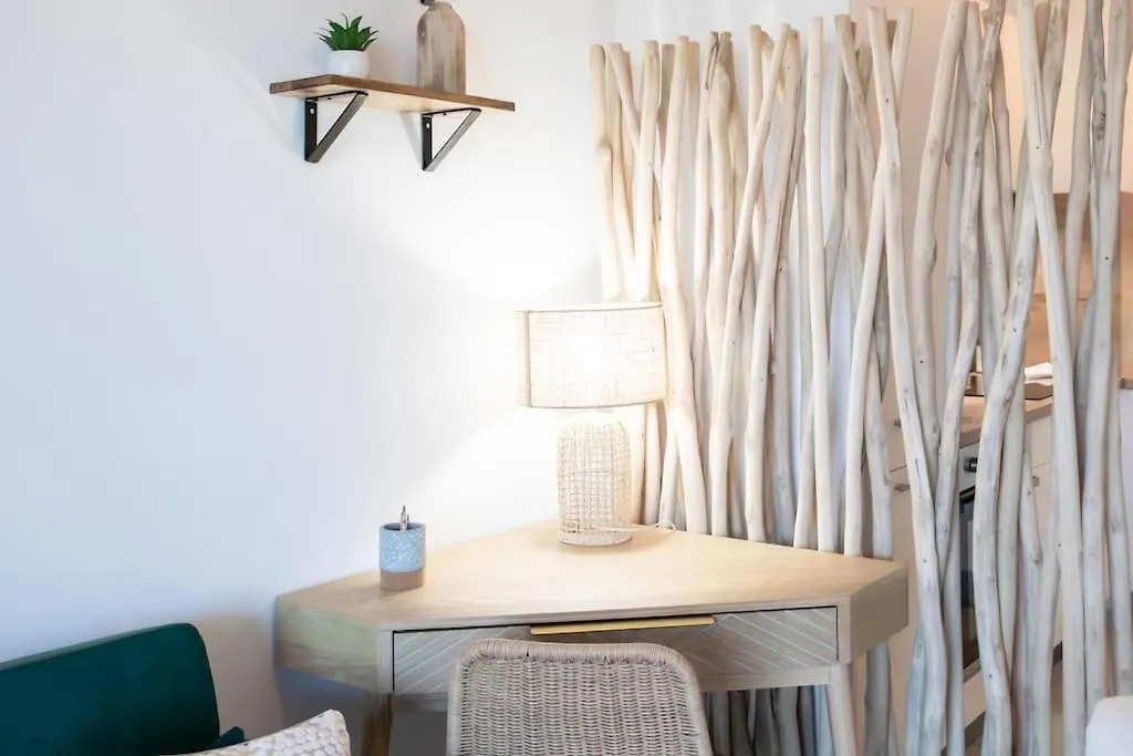 A12 - 1 Bdr Centre Train Station 5 Min Sea - Ac, Parking & Terrace Apartment Antibes